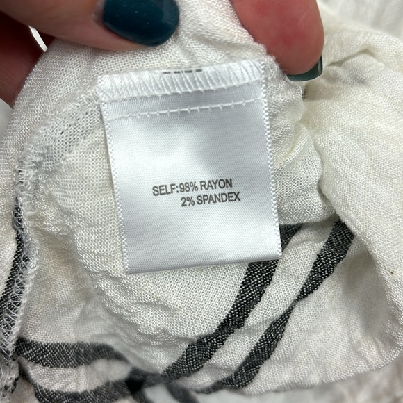 JANE + DELANCEY | Long Sleeve Pull-Over Top; No Button Open Neck; Size M - Picture 4 of 12